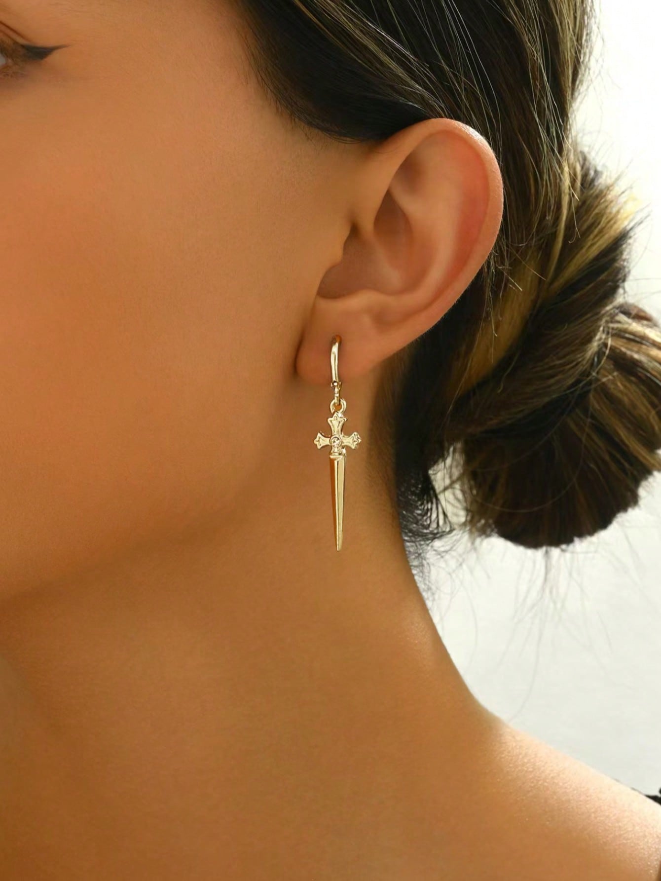 Gold Sword Cross Dangle Earrin - Women'S Gothic Formal Wear 评论和价格