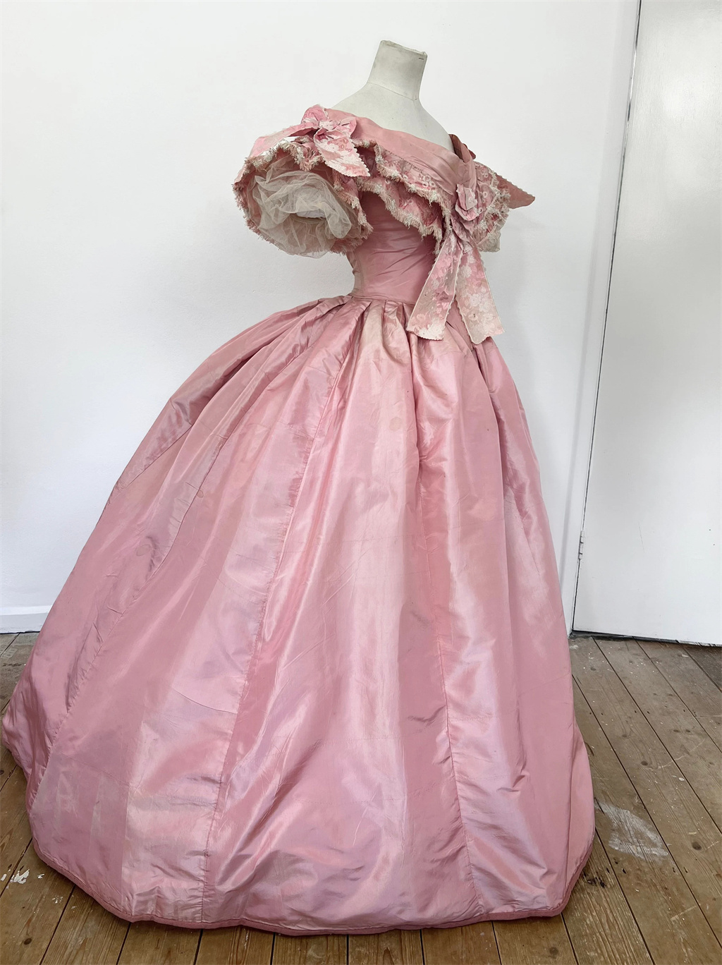 1850s 1860s Victorian Dancing  - Women'S Formal Wear To A Wedding 评论和价格