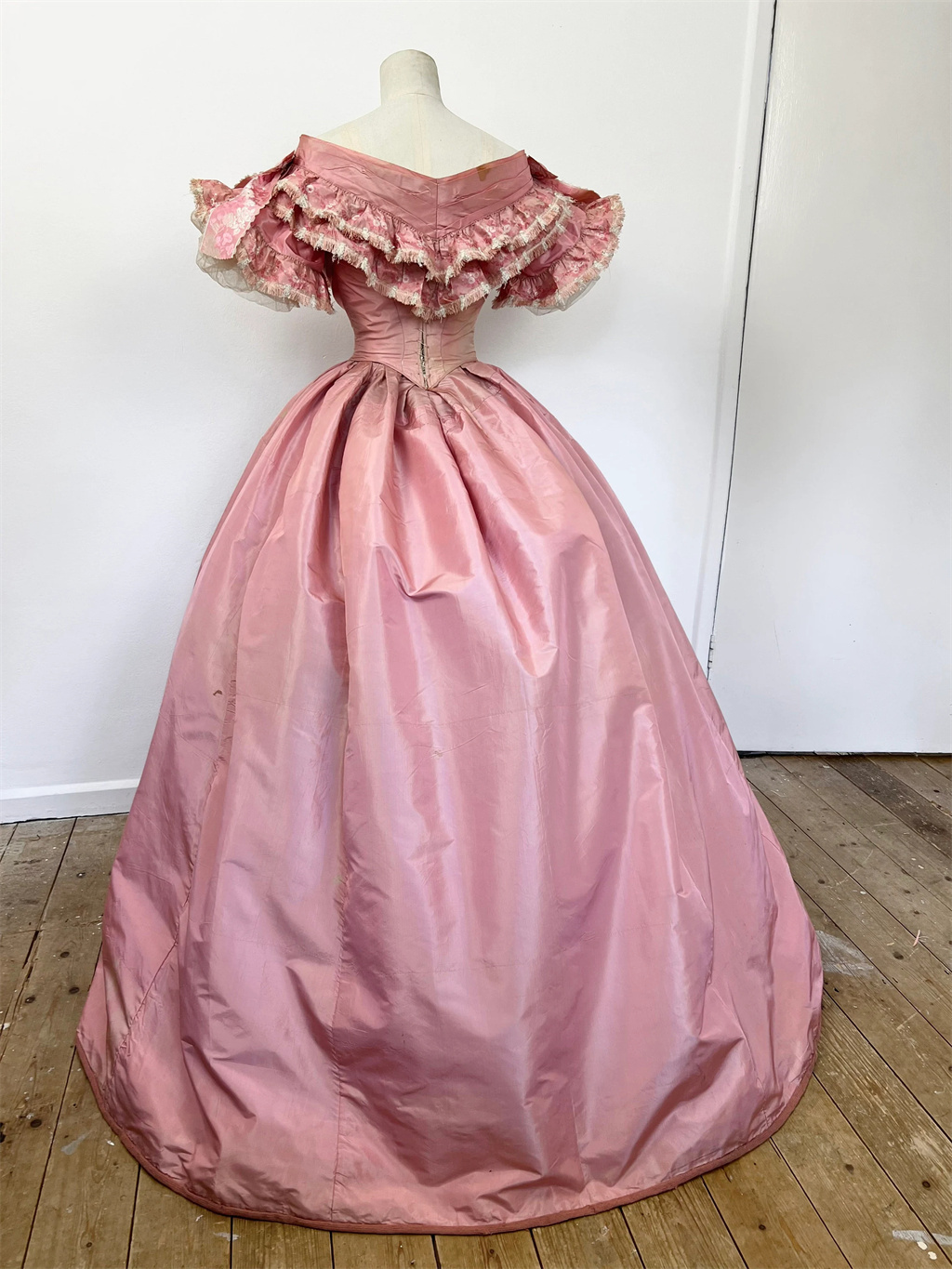 1850s 1860s Victorian Dancing  - Women'S Formal Wear To A Wedding 评论和价格